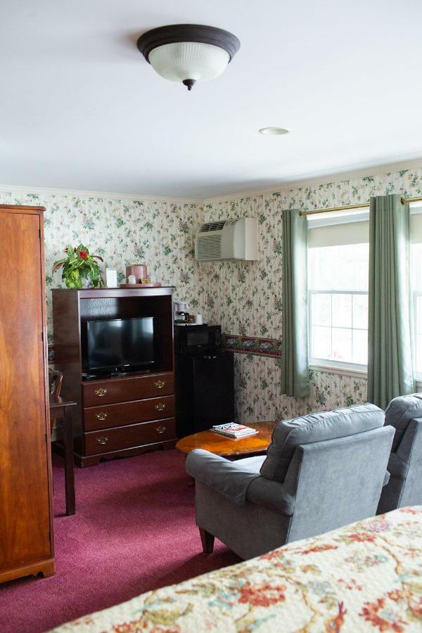 Inn At Iron Masters Lakeville Екстериор снимка